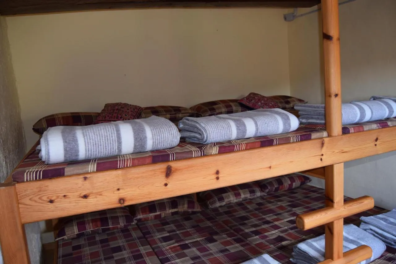 Refugi De Cortiuda Hostel Peramola