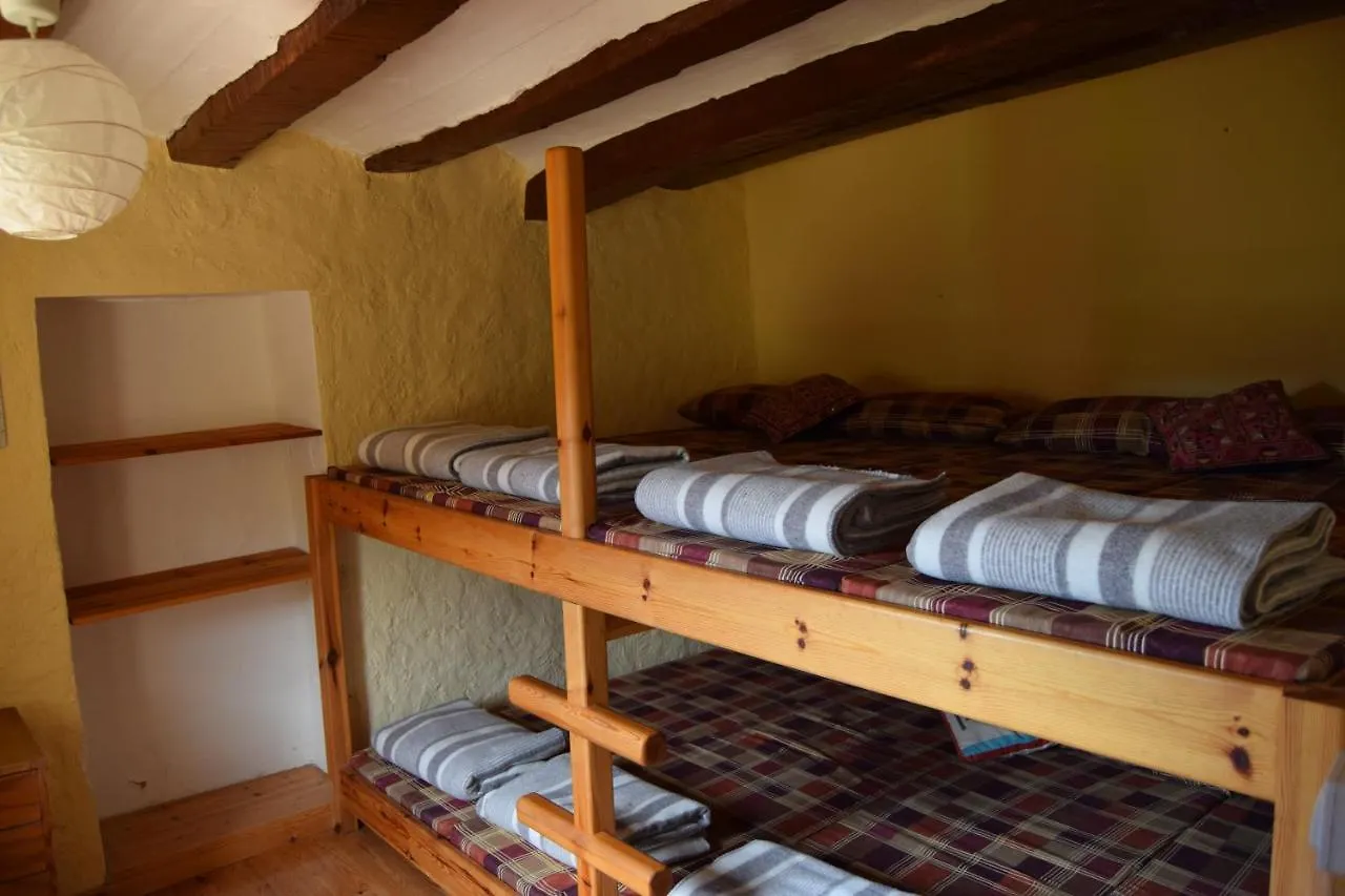 Refugi De Cortiuda Hostel Peramola
