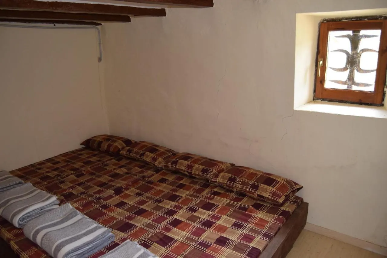 Refugi De Cortiuda Hostel Peramola