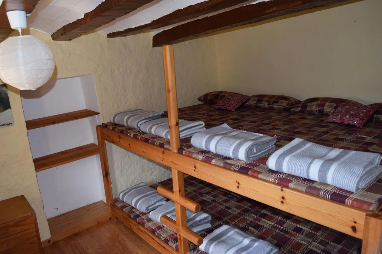 Refugi De Cortiuda Hostel Peramola